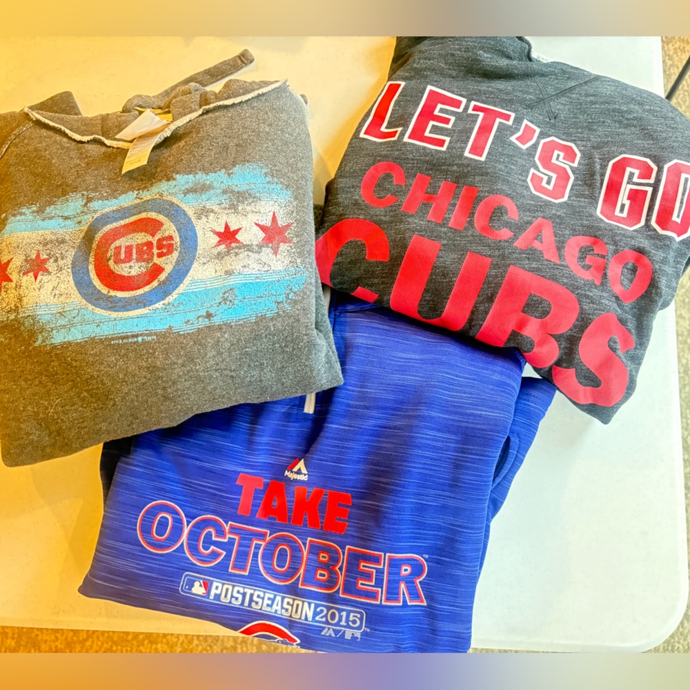 Chicago Cubs Hoodie Sweatshirt Bundle Medium/Large